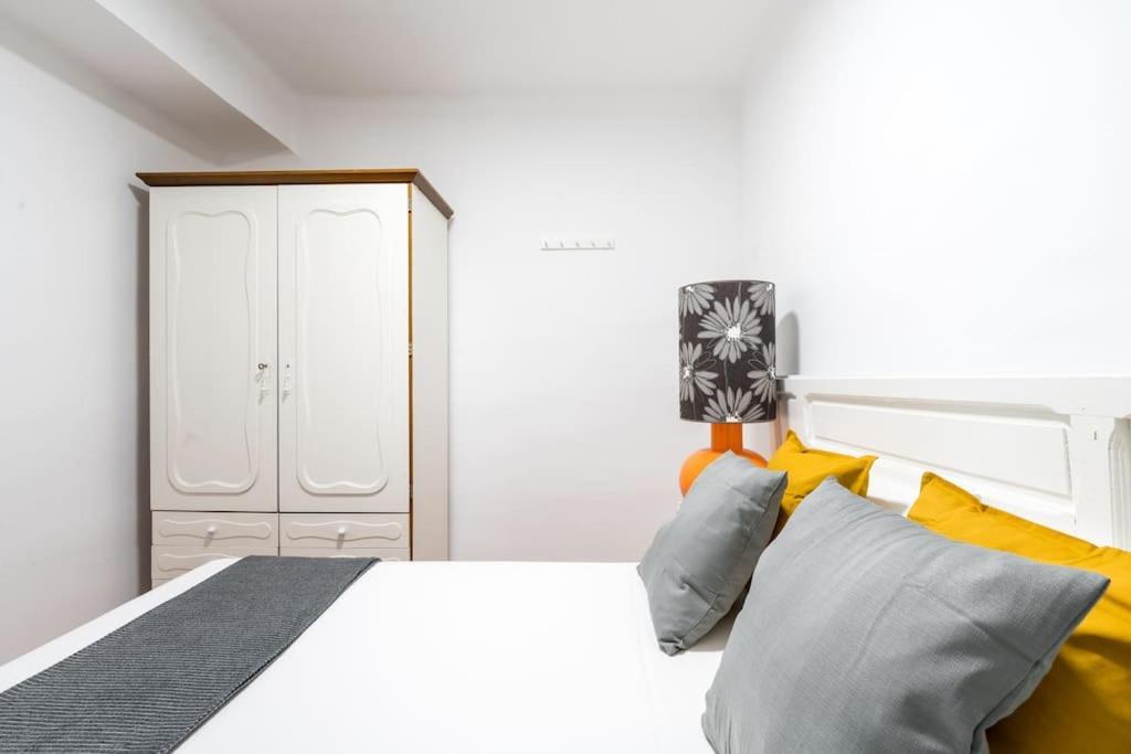 Santa Justa Urban Apartment Sevilla Exterior foto